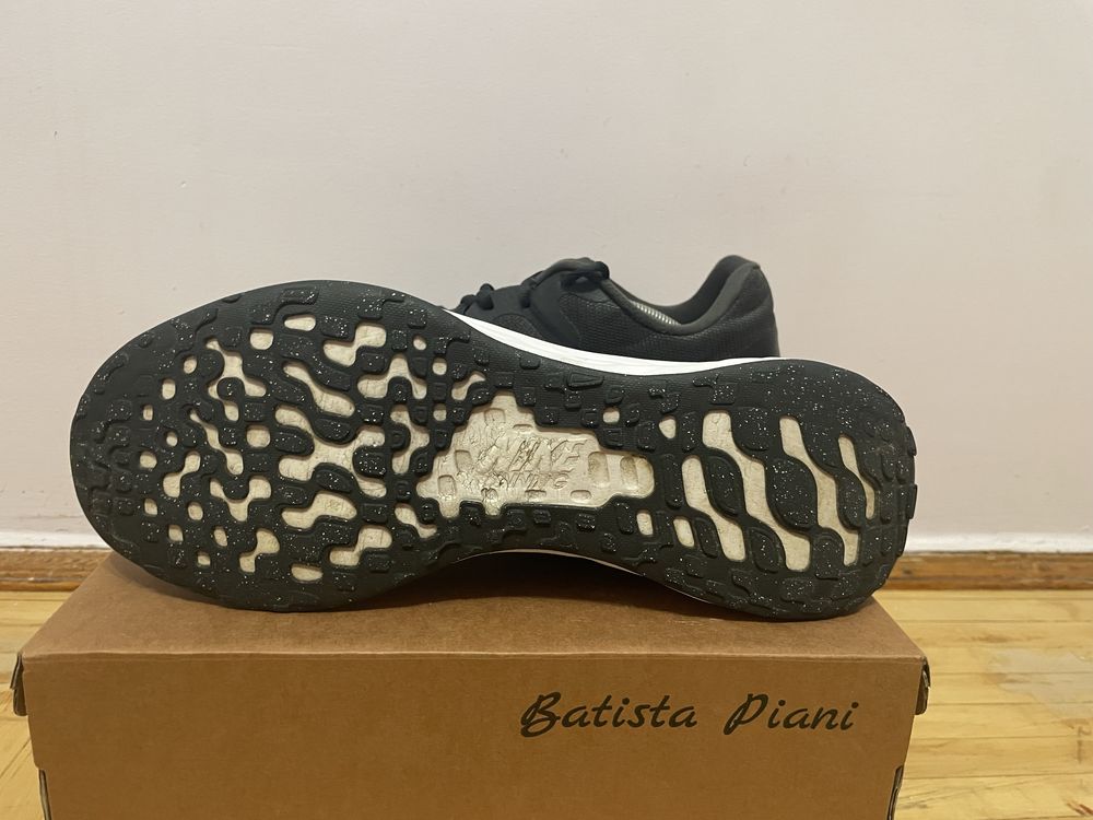Кросівки чоловічі Nike REVOLUTION 6 NN