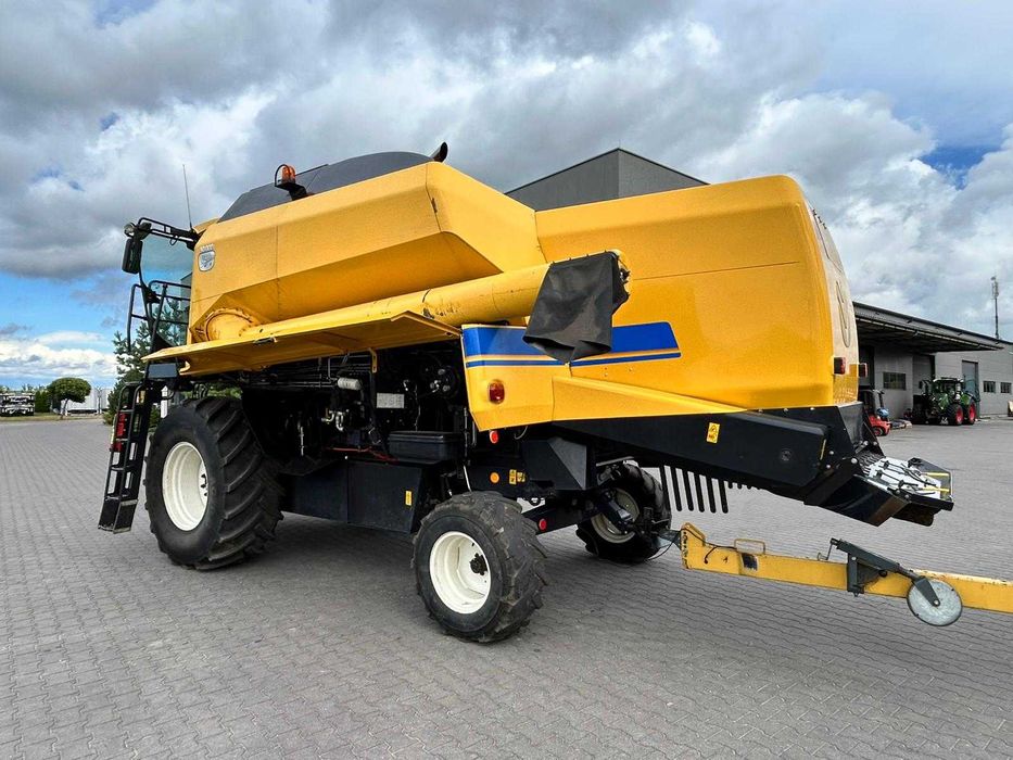 Kombajn New Holland TC5.80