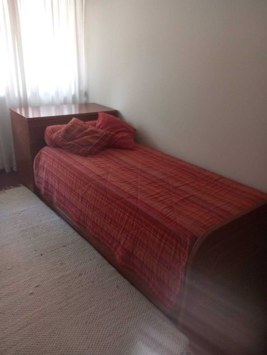 Cama solteiro com cama por baixo