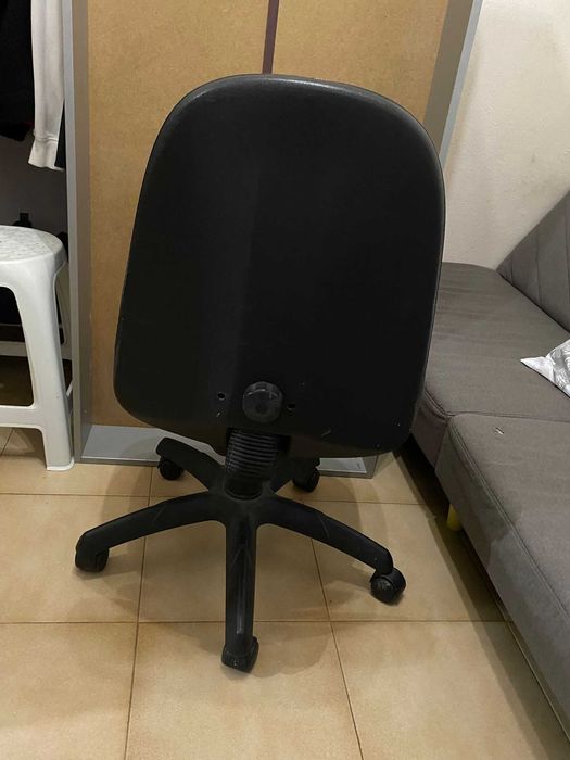 Cadeira de secretária com rodas