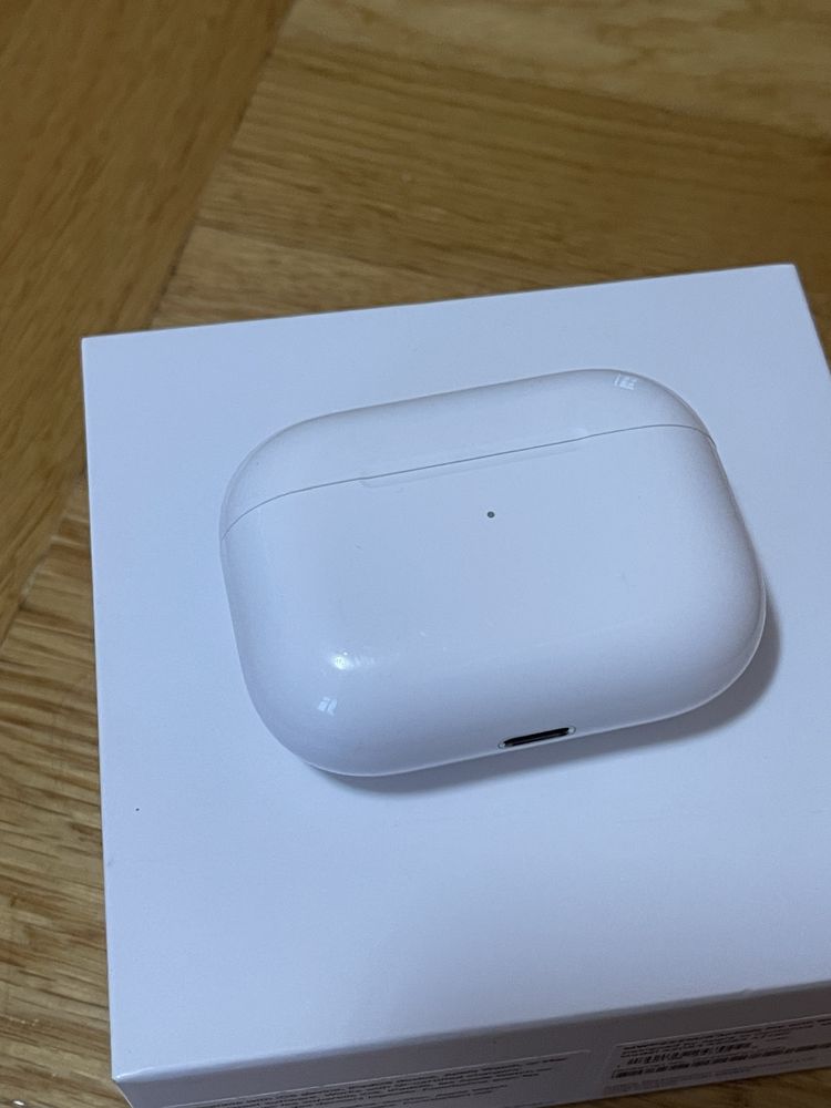 AirPods Pro 1 кейс MagSafe (оригінал) з коробкою