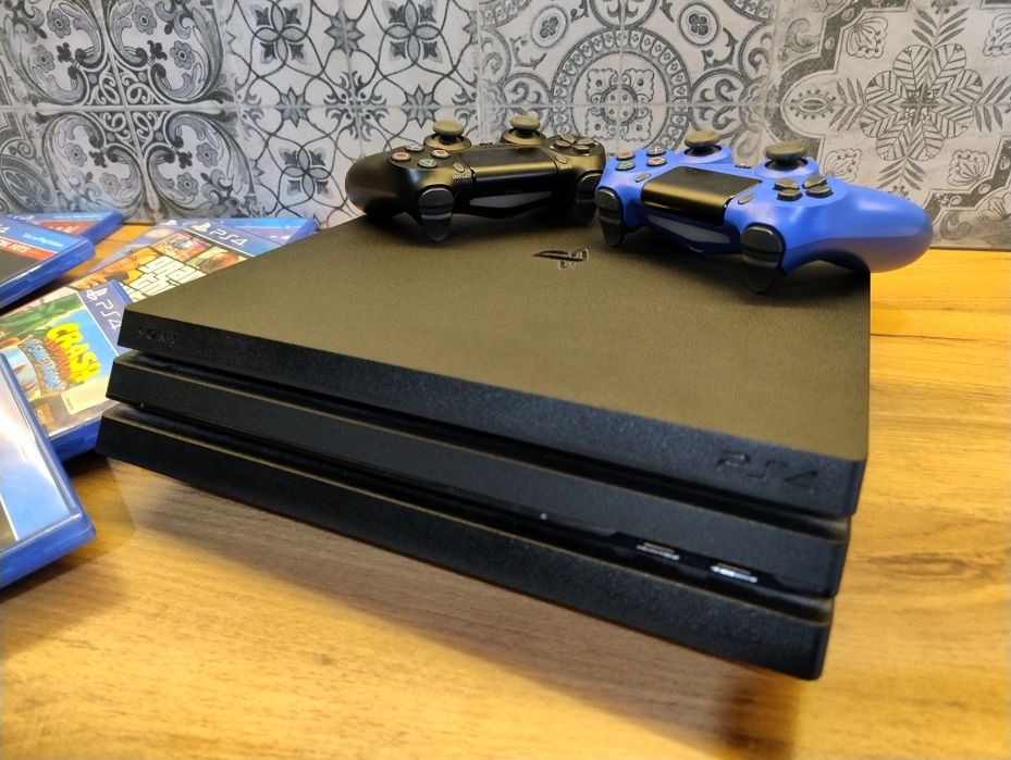 PlayStation 4 Pro 1TB stan idealny