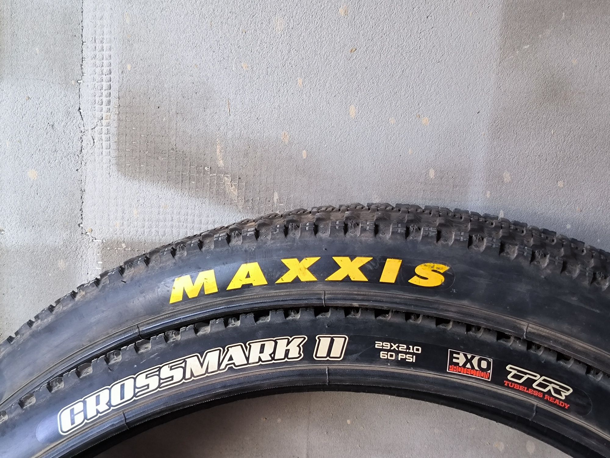 Покришки Maxxis + Набір покришок у подарунок