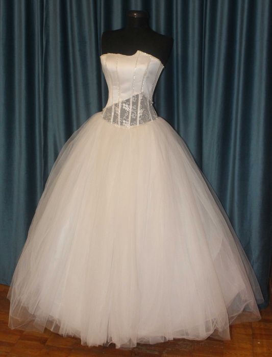 Чарівна весільна сукня!