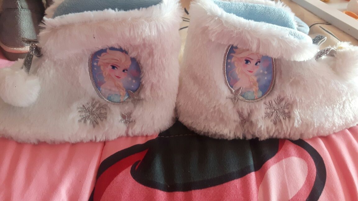 Pantufas e chinelos Frozen impecáveis T 27