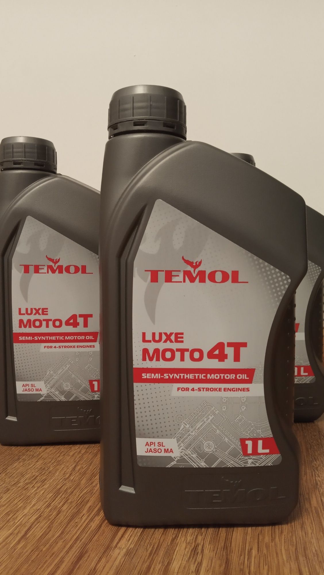 Масло Temol Luxe Moto 4T 10W40 1л