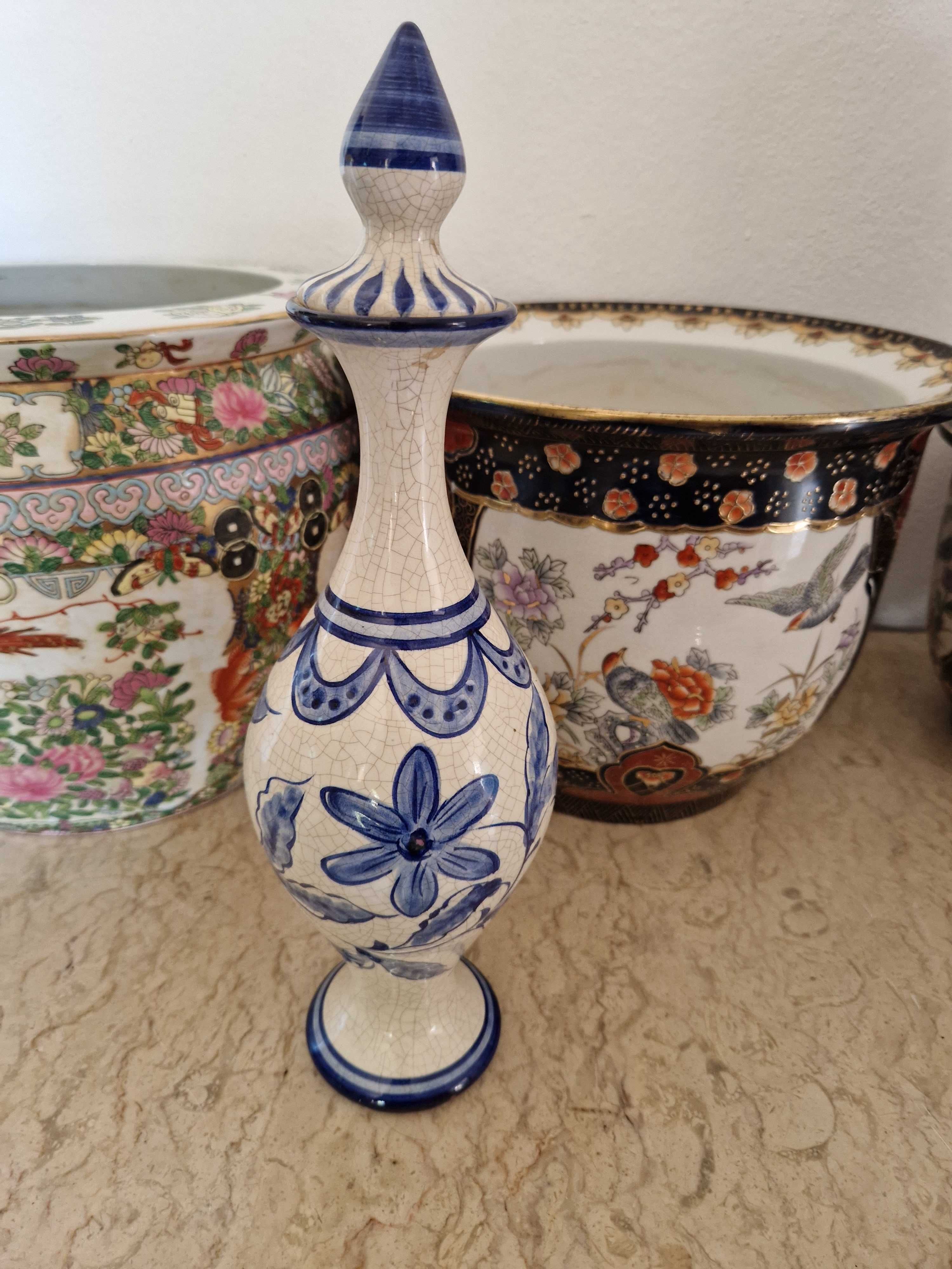 Jarra e vaso de cerâmica