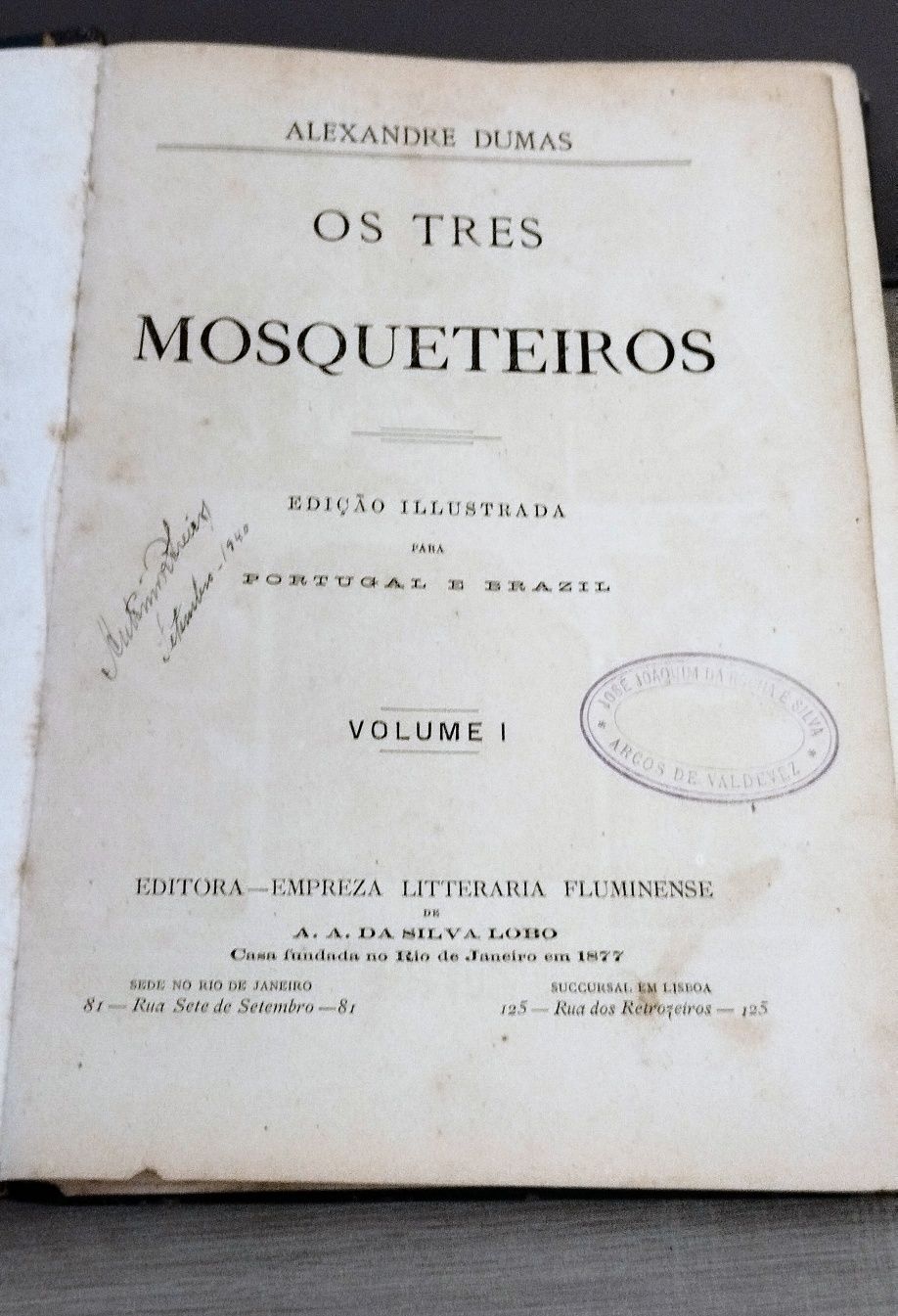 Os Três Mosqueteiros por Alexandre Dumas