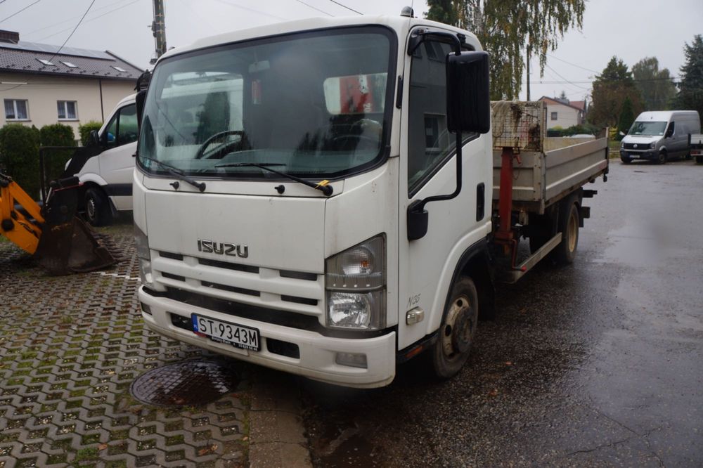 Samochód ciężarowy ISUZU NMR 85