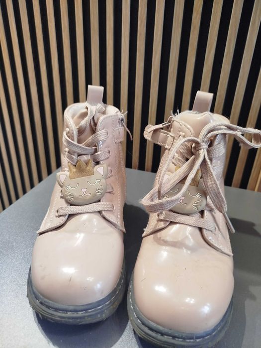 Buty dziewczęce lakierowane 29 – stan bardzo dobry