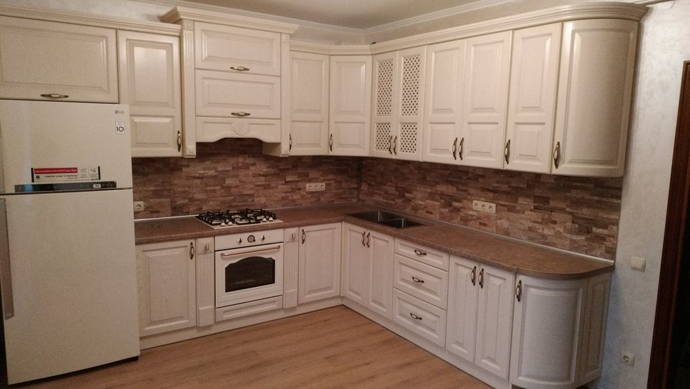 Кухня деревяна дуб,ясень фарбований ціна від 798$ за метр пог.