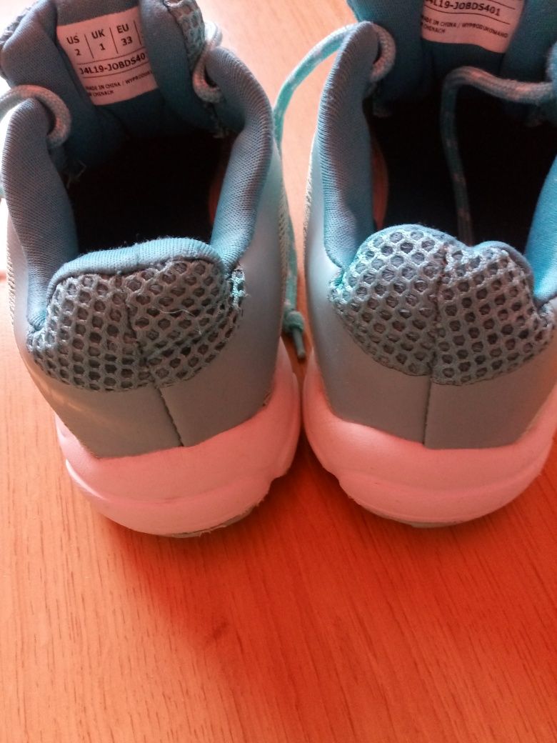 Buty sportowe dla dziewczynki  4F rozmiar 33