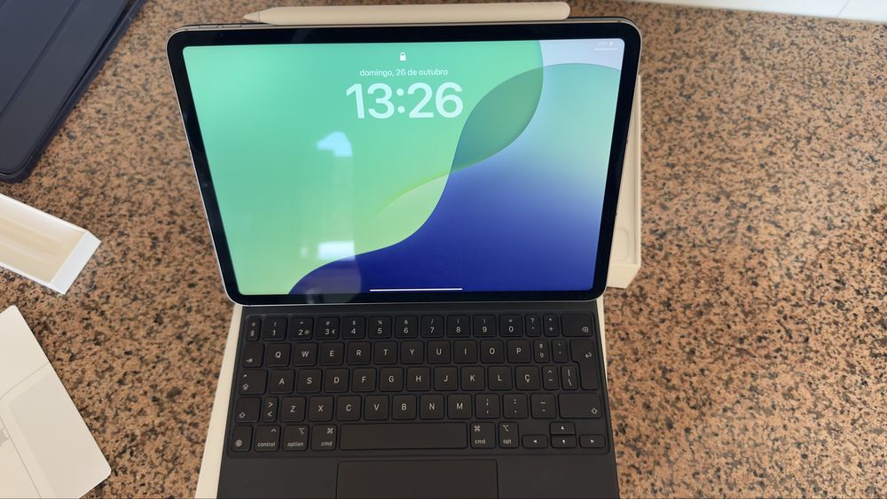 iPad Pro 11” (4.ª Geração) + Magic Keyboard + Apple Pencil 2.ª Ger. B.