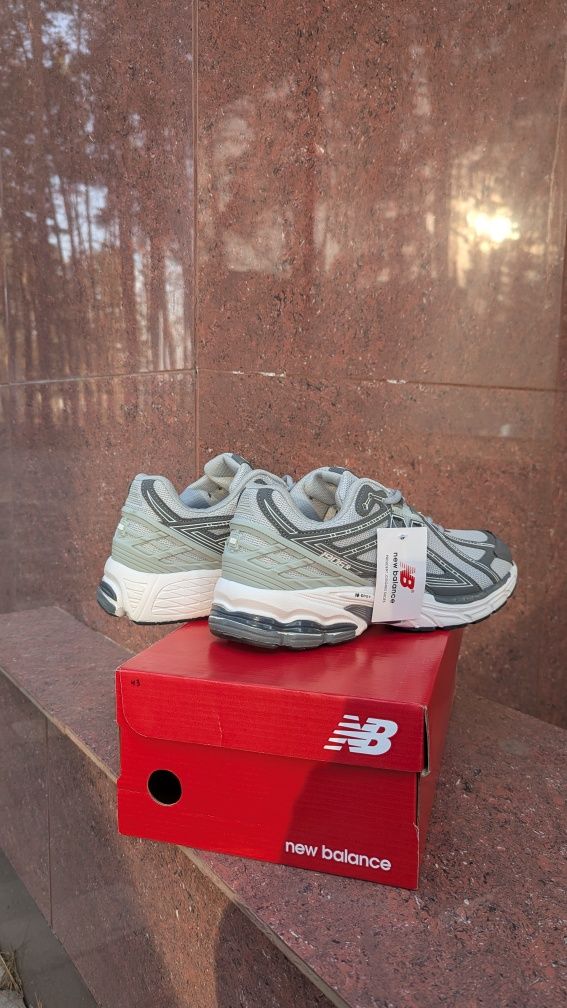New Balance 1906r grey