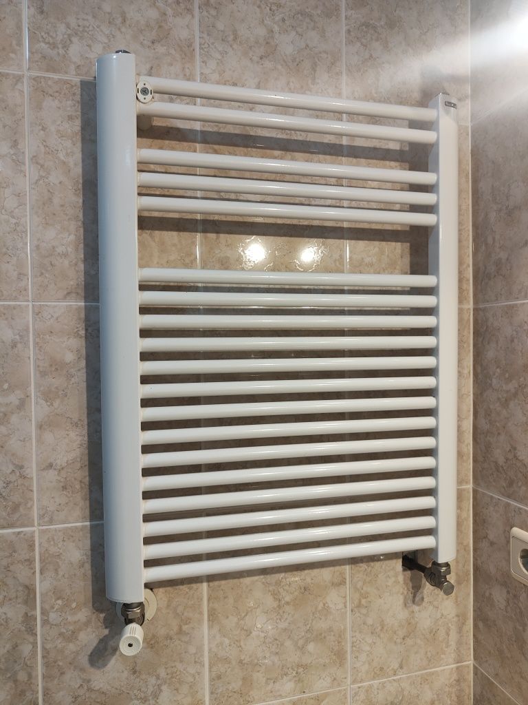 Caldeira a gás, radiadores e seca toalhas