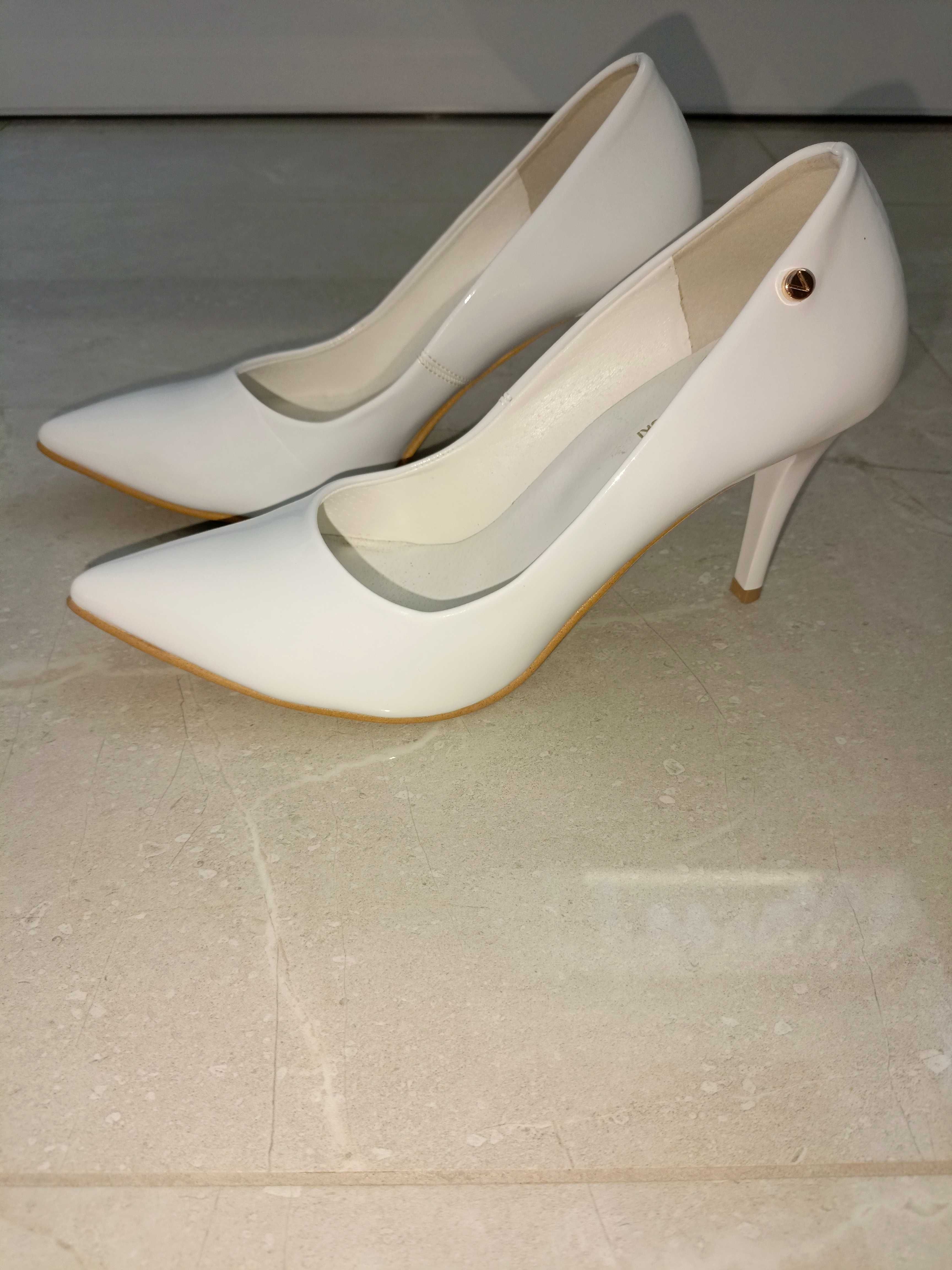 Nowe buty ślubne