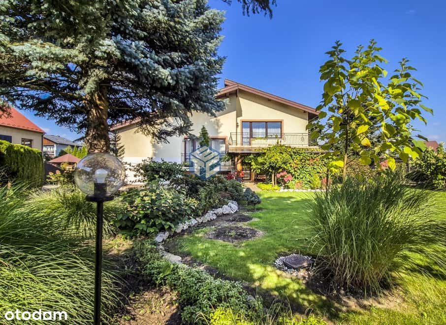 Zadbany dom, piękny ogród, dobra lokalizacja