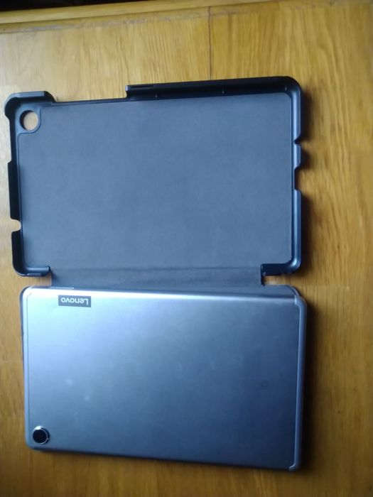 Samsung Tab A7, Lenovo M8