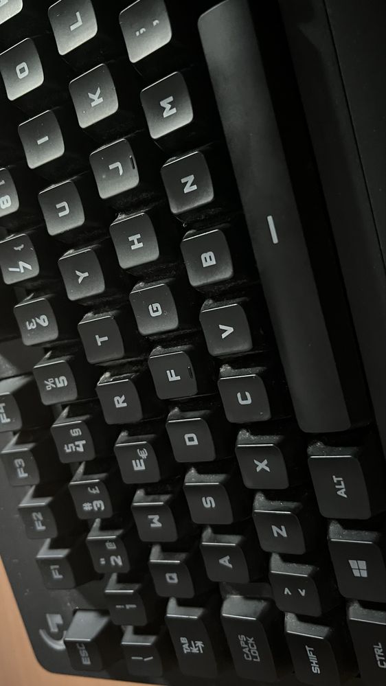 Teclado gaming Logitech G213