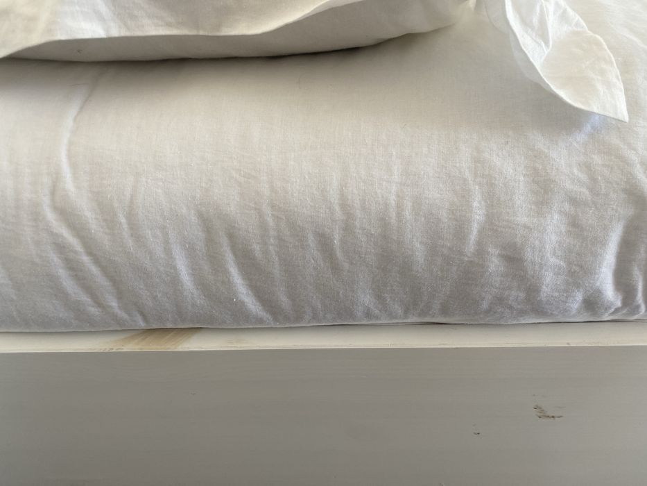 Cama de casal branca