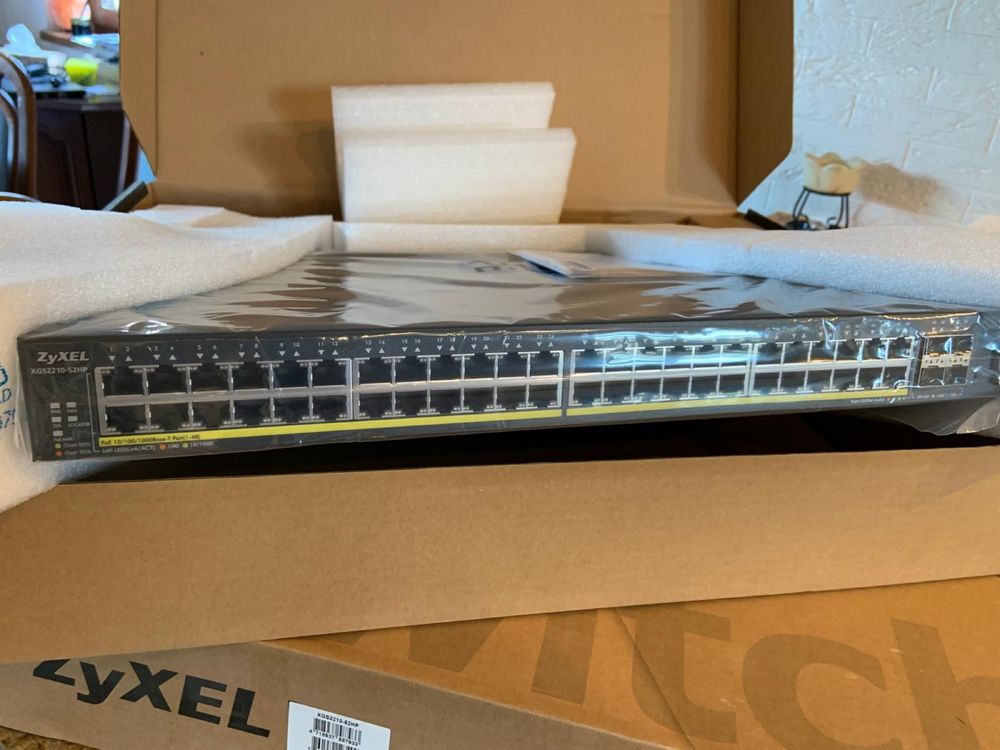 Switch zarządzalny Zyxel XGS2210-52HP 48xGbE 4xSFP+ L2+ POE