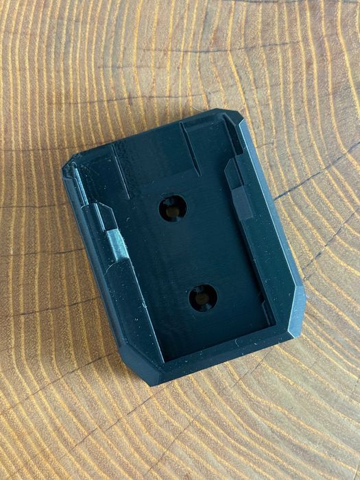 Uchwyt na Akumulator Dewalt 20V – Mocny, Niezawodny i Prosty!