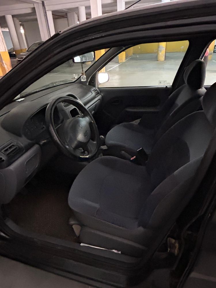 Vendo renault clio II 1.2  Ano 1999
