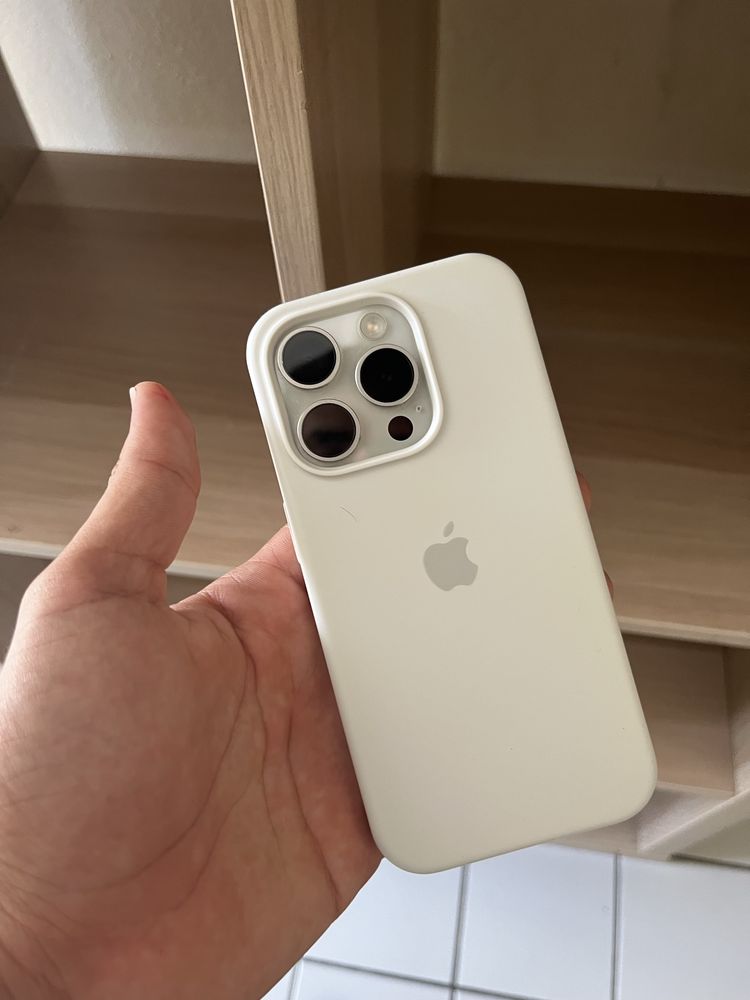 iPhone 15 Pro - 256 Gb (COMO NOVO!)