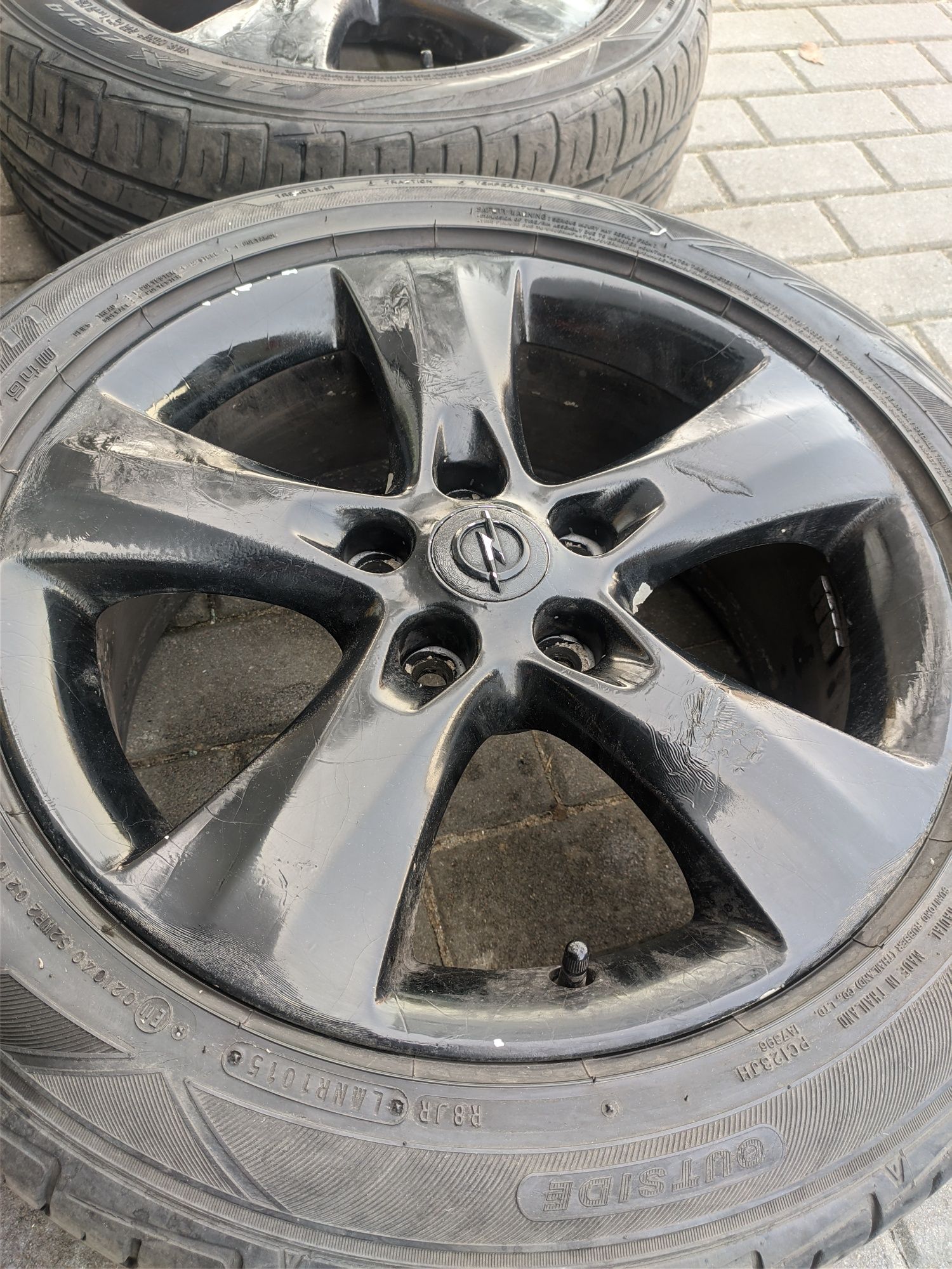 Alufelgi Opel 17 "  rozstaw 5x115 z letnimi oponami