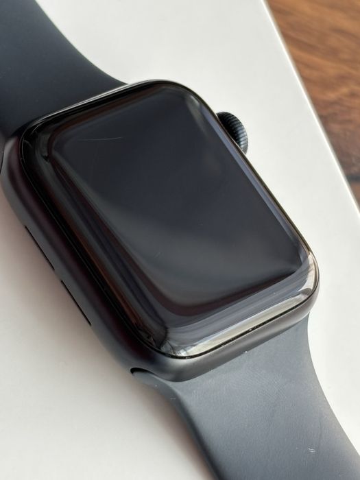 Apple Watch SE 2 40mm GPS + Cellular z ładowarką