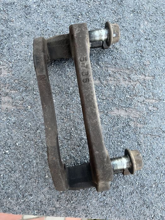 Скоба суппорта Lancer X