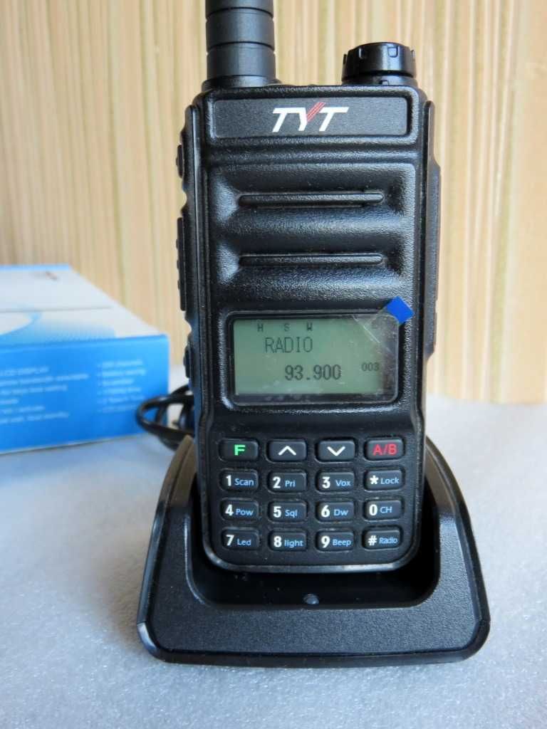 Радіостанція Dual VHF / UHF радіостанція TYT TH-UV88