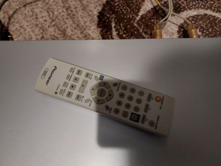 Продам DVD плеер пионер DV 400 V