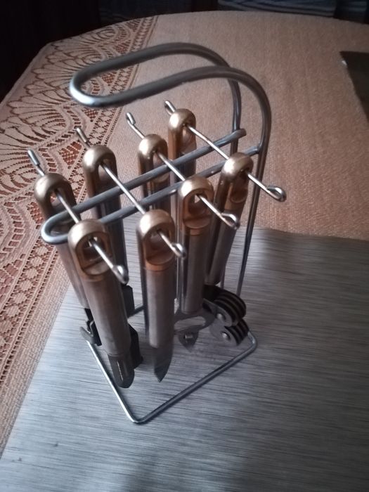 Narzędzia kuchenne na stojaku