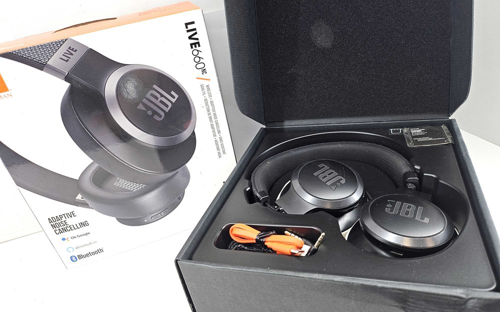 Słuchawki NAUSZNE JBL LIVE 660 NC czarne komplet