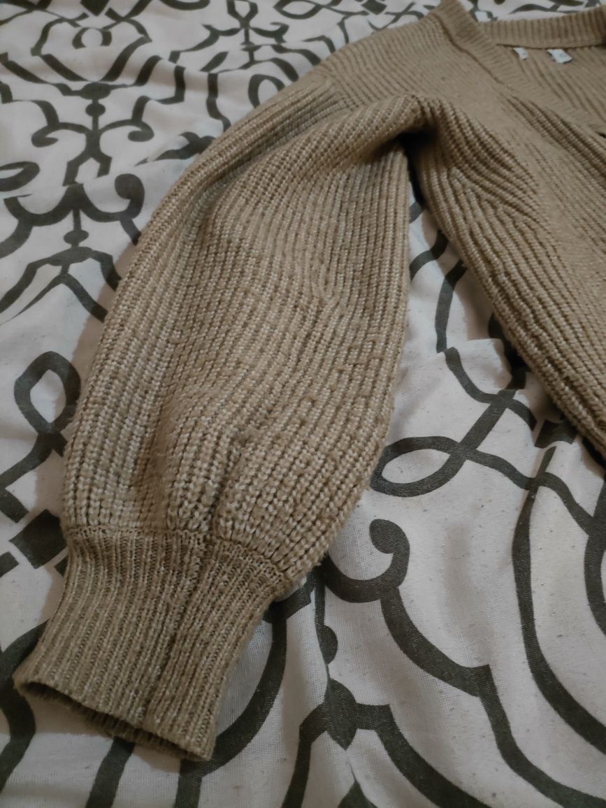 Sweterek z bufiastymi rękawkami