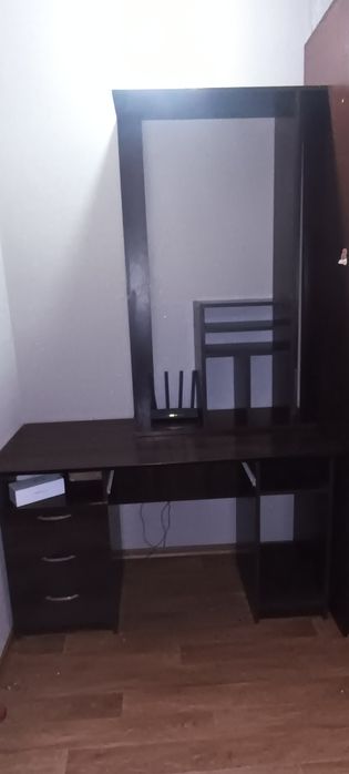 Стіл комп'ютерний