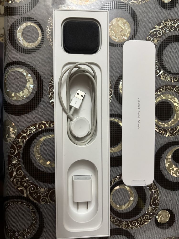 Продаю Apple Watch Series 4 (44мм)