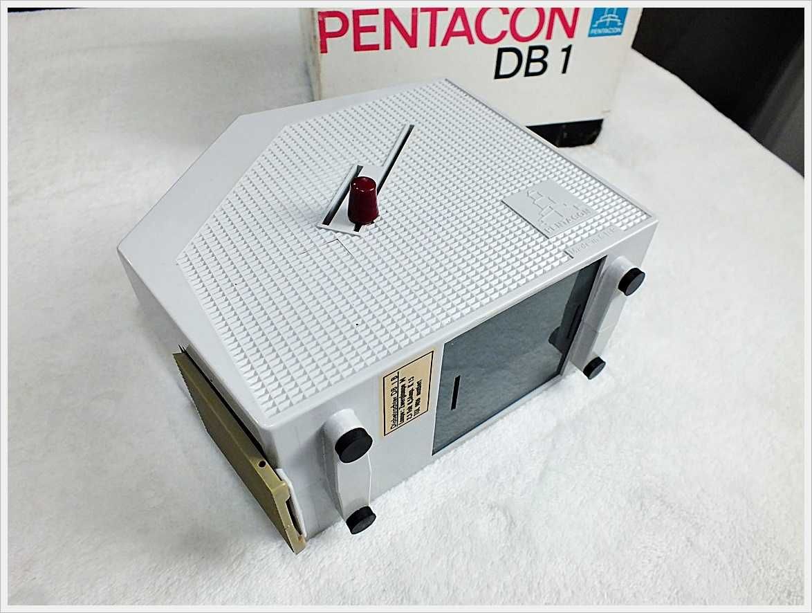 Rzutnik przeglądarka Pentacon DB1 na baterie R20 Na slajdy i klisze
