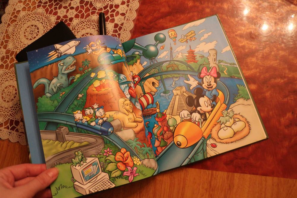 Ілюстроване видання від Disney the world art