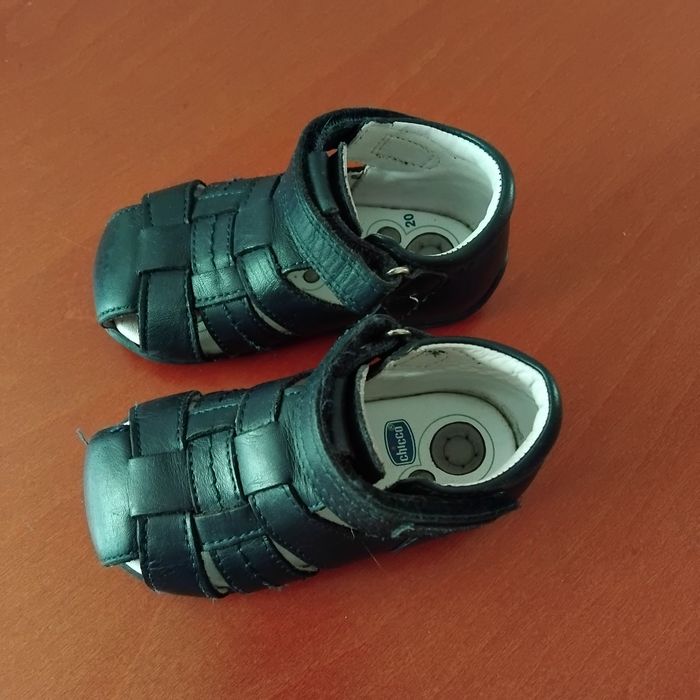 Ténis Nike 21, sandálias Chico 20, sapatos Geox 21