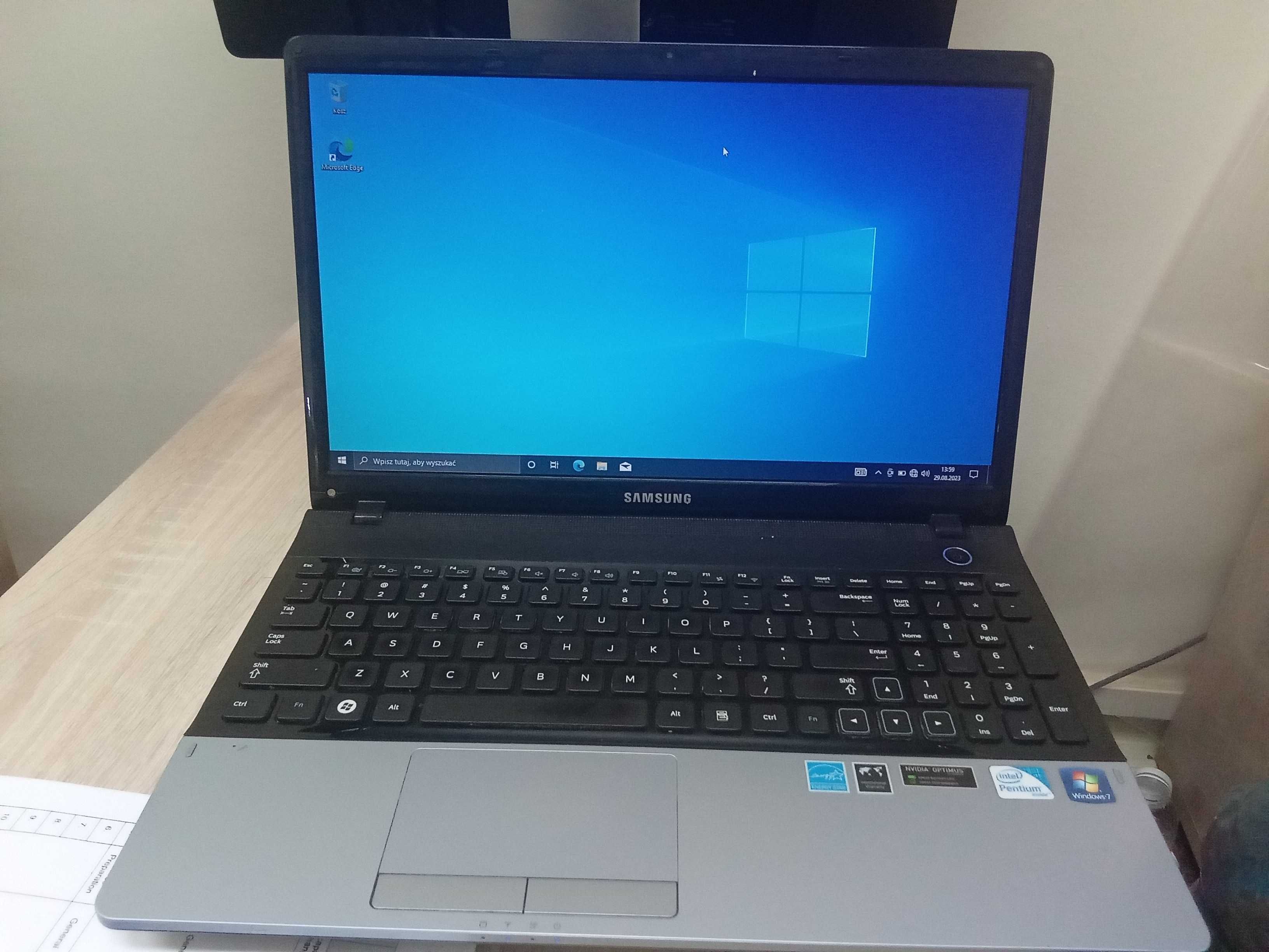 laptop SAMSUNG (Seria 3) NP300E5C-S03PL