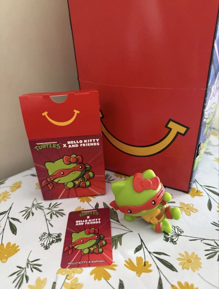 Hello Kitty x Turtles Mc Donalds hello kitty