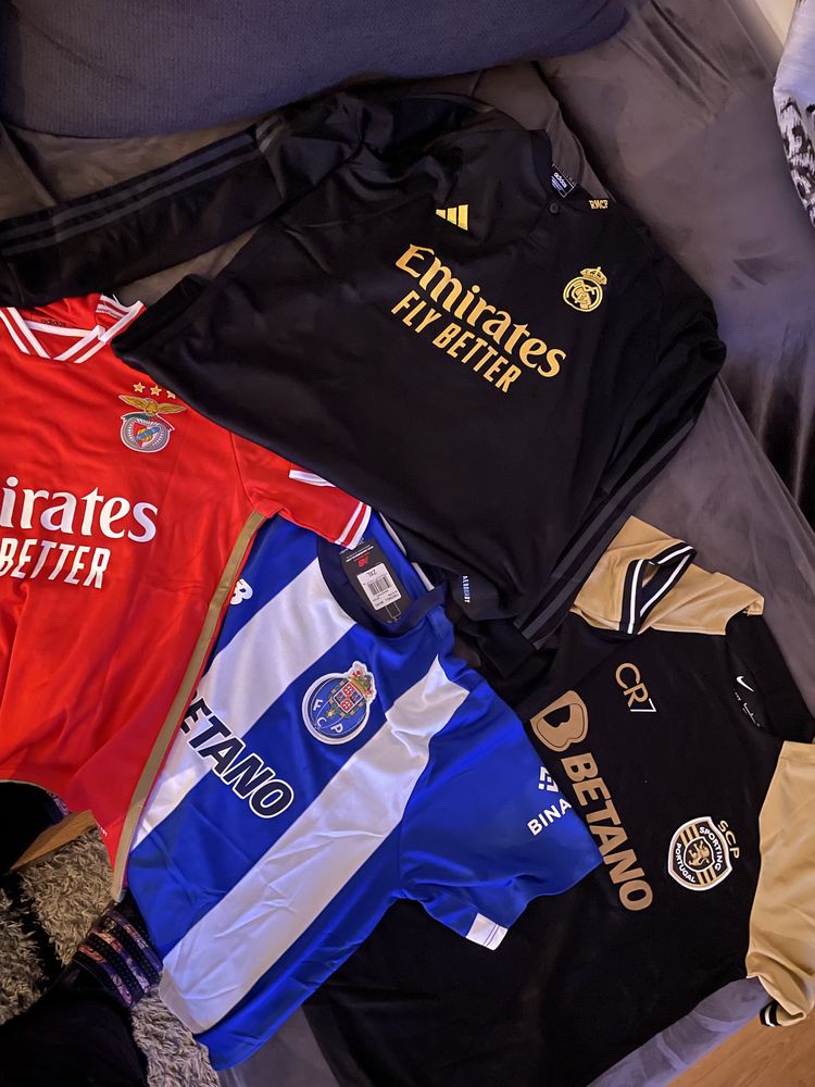 Roupas desportivas/ camisas de times