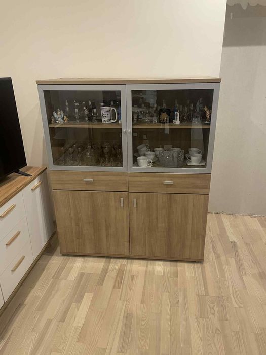 Regał na szkło lub książki