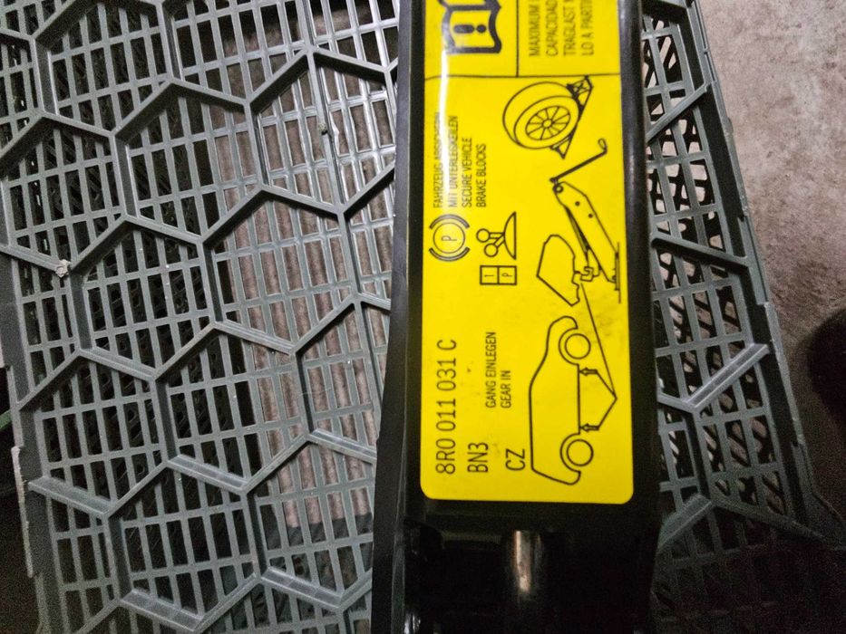 Lewarek Podnośnik Samochodowy Oryginalny Audi Q5 8R 12R 2.0 TDI Części