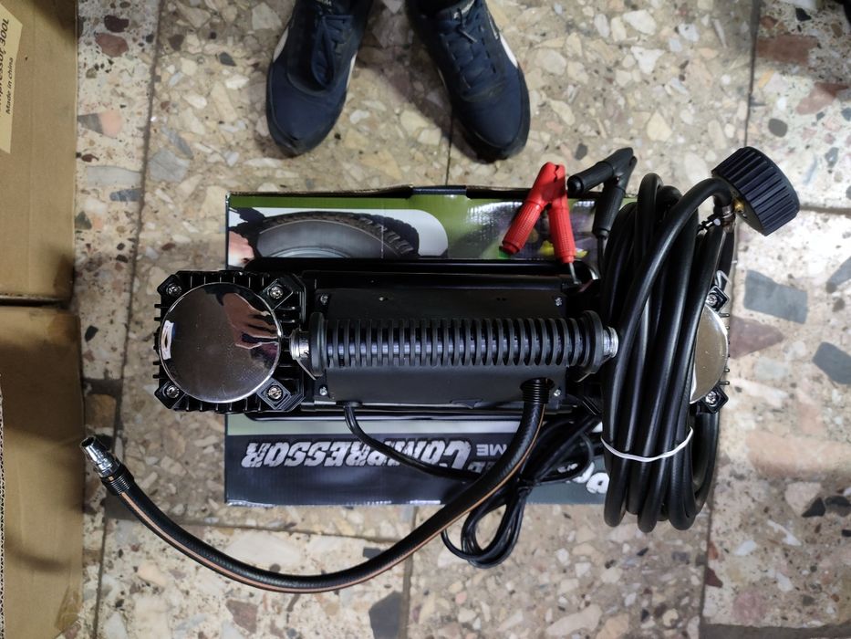 Автомобільний компрессор