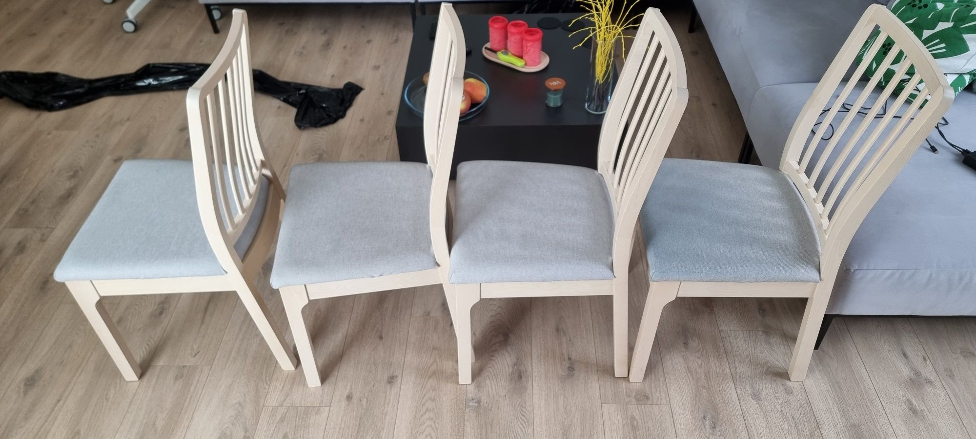 Sprzedam 4 krzesła Ikea.