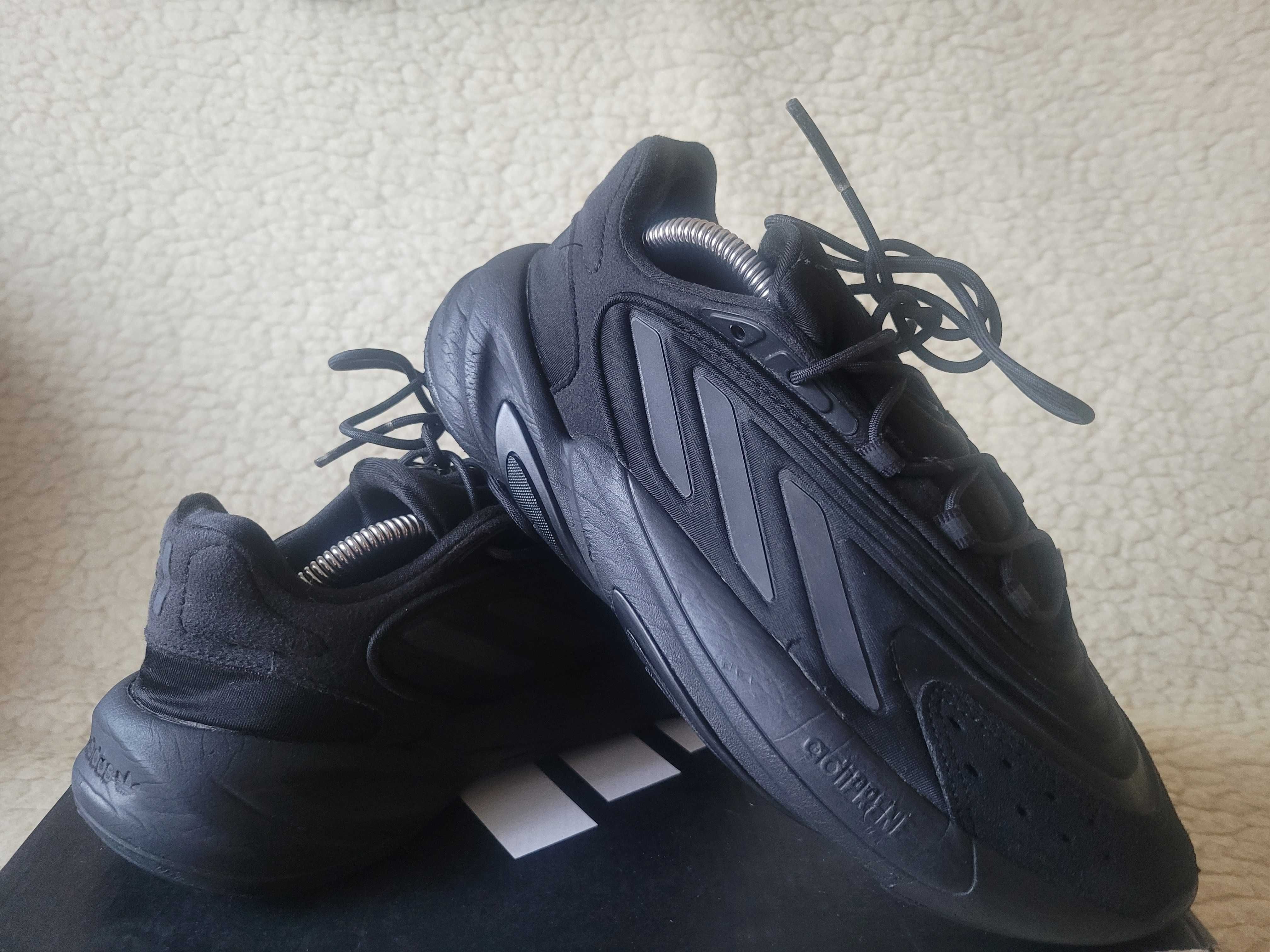 Mega  młodzieżowe buty sportowe Adidas Ozelia r. 38,5