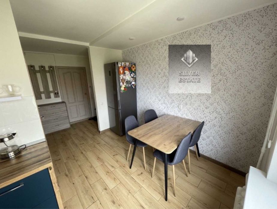 Продається 3х кімнатна квартира по Автозаводській.